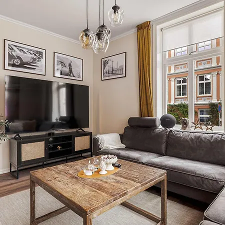 Dinbnb L 250m To Bryggen L Backyard L Smart-tv L 6 Guests * ベルゲン